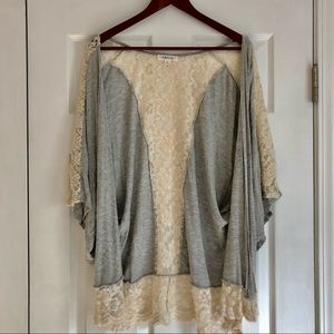 Taylor & Sage Gray and Cream Kimono. Size medium